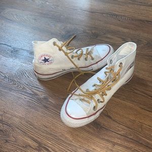 women’s 7 white converse high top